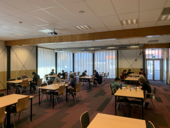 Jeugd schaaktoernooi dat in 2022 bij onze vereniging werd gespeeld.